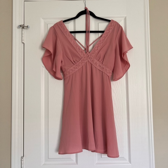 essue Dresses & Skirts - Pink Flowy Dress